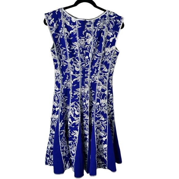 Tadashi Shoji Sleeveless Blue White Floral Embroidered Pleated Dress - Picture 7 of 9
